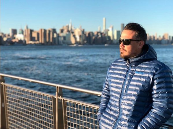 #LaParrandaPodcast Atención Parranderos #PreguntasRebuscadasDeAlfonso <a href="/alfonsolopez/">Alfonso Lopez</a> 
¿De las ciudades que conocen, que tomarían para llevar a su ciudad y mejorarla?
Conéctate al #FacebookLive y comenta en vivo por aquí: facebook.com/SomosLaParrand…