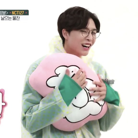 suhjohnnypic's tweet photo. can we start a petition to give johnny all the plushies and toys in the world https://t.co/Gn37YboypN