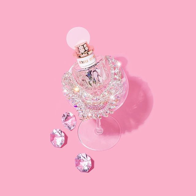 violettinder's tweet photo. Shaken, not stirred and extra icyyyy. 💫🍸 // ✨Loved creating the perfect icy happy hour with the new fragrance from @miumiu, #miumiufleurdargent. It’s a sophisticated floral (in a vintage-inspired bottle!) with notes of jasmine, orange blossom, and Ak… https://t.co/4WQ4LZrGOU https://t.co/YnncX2Cdwm