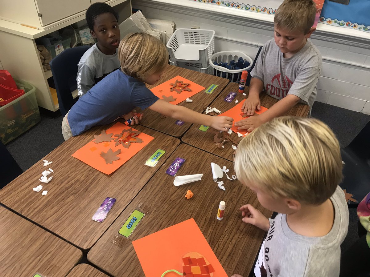 MrsCondonL's tweet photo. We love our first grade buddies! #TLIM #showthemtogrowthem @JeffersonElemSc https://t.co/c83eX4tC0q
