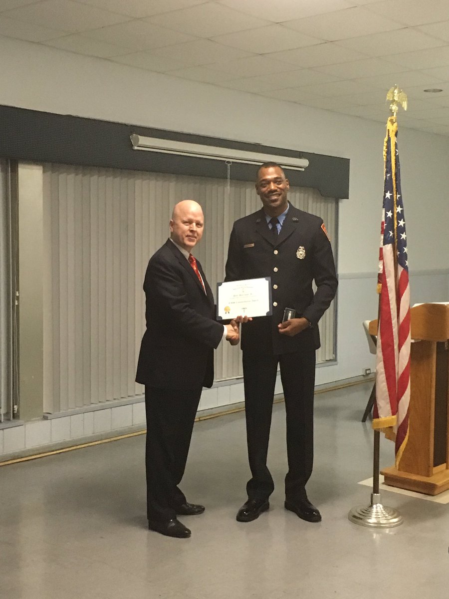 MGavinFCPD's tweet photo. Proud of all of the ACPD, ACFD & Falls Church FM Tom Polera for the distinguished Public Safety Awards from Sons of American Revolution Fairfax-Arlington Chapter @TomPolera #First12Minutes
@ArlingtonVaPD @ArlingtonVaFD @sonofamerica https://t.co/VwSVgqVxSh