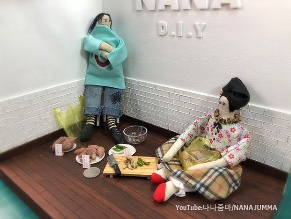 kidjina's tweet photo. #์ธํ #doll #๊ณ ๊ตฌ๋ง #sweet_potato #๊ณ ๊ตฌ๋ง์ฅ์ฌ #Sweet_potato_business #์ธํ๋์ด #Doll_Play #๋ฏธ๋์ด์ณ #miniature #์๊ฟ๋์ด #Play_house #๊ณ ์ถ #pepper #๋งํธ๋ดํฌ๋ง๋ค๊ธฐ #Create_a_mail__envelope #์ผํ๋ดํฌ #Shopping_bag #ํฅ์ #Bargain #๊ฐ๊ฒฉ๊น๊ธฐ #Price_Cutting #์์ค๋ง #Madame #์ฅ๋ณด๊ธฐ https://t.co/XkUv6Me7Kv