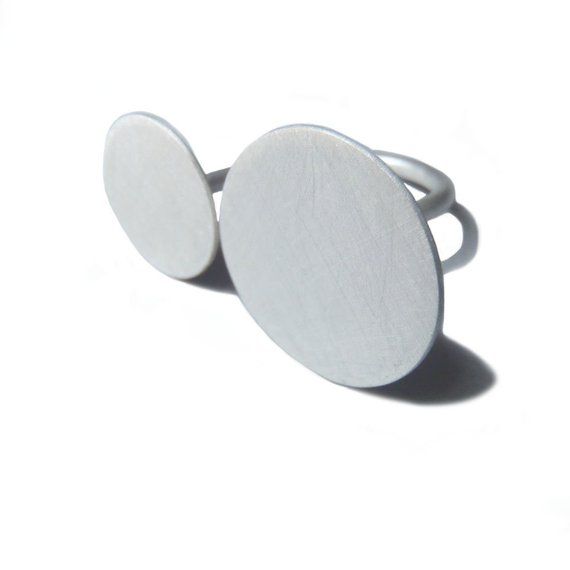dikua_jewelry's tweet image. Double disc U ring, minimal design in brushed or blacked sterling! @Etsy buff.ly/2z0Vzwr #openring #handmadefashion #slowjewelry #modernjewelry #shopstyle #modernring #bagues #nijoux #minimalerringe #designschmuck #ethicalfashion #sustainablejewelry #handmadejewellery