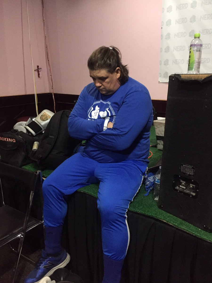 big_boxing's tweet photo. Warming up in the zone! Let’s be loud tonight! https://t.co/Qs4MlxdHRb