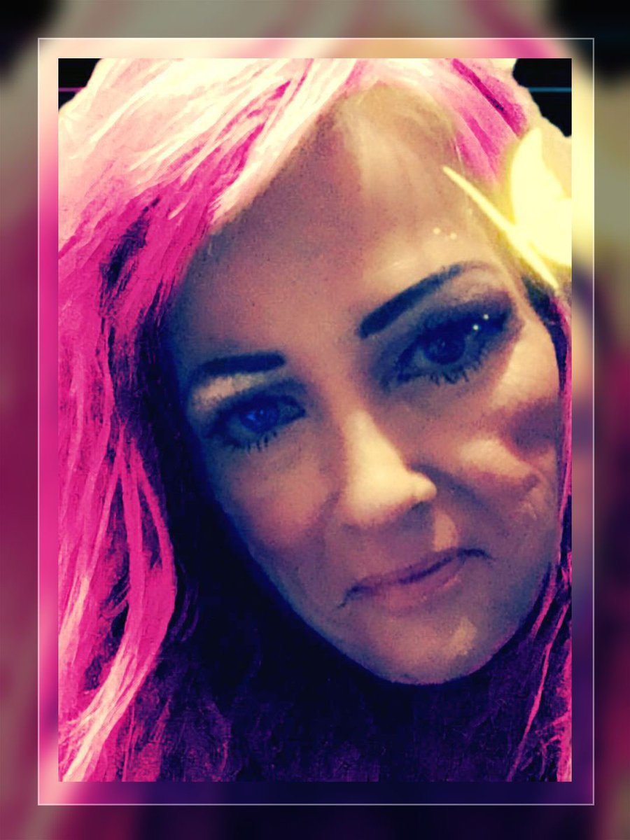 JillLuvsStevie's tweet photo. #Art #PrettyButLoco 🤪 #DontTakeYourselfSoSeriously #TheDevilMadeMeDoIt 🖤🖤🖤 https://t.co/CQwCs8mccb