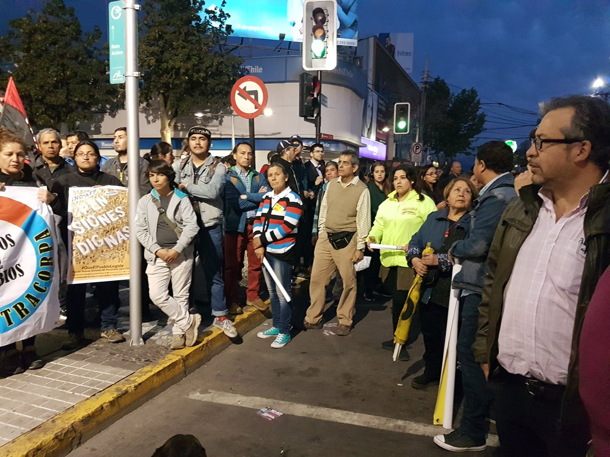 afpcordillera's tweet photo. En Puente Alto distintas organizaciones sociales, políticas y sindicales avanzaron por las calles para decir fuerte y claro 
#El24YoProtesto 
#NoMasAFP
@CNT_NOmasAFP @NomasAfpMetro @LuisMesina1 @roxanacegv https://t.co/4xntqciXYi