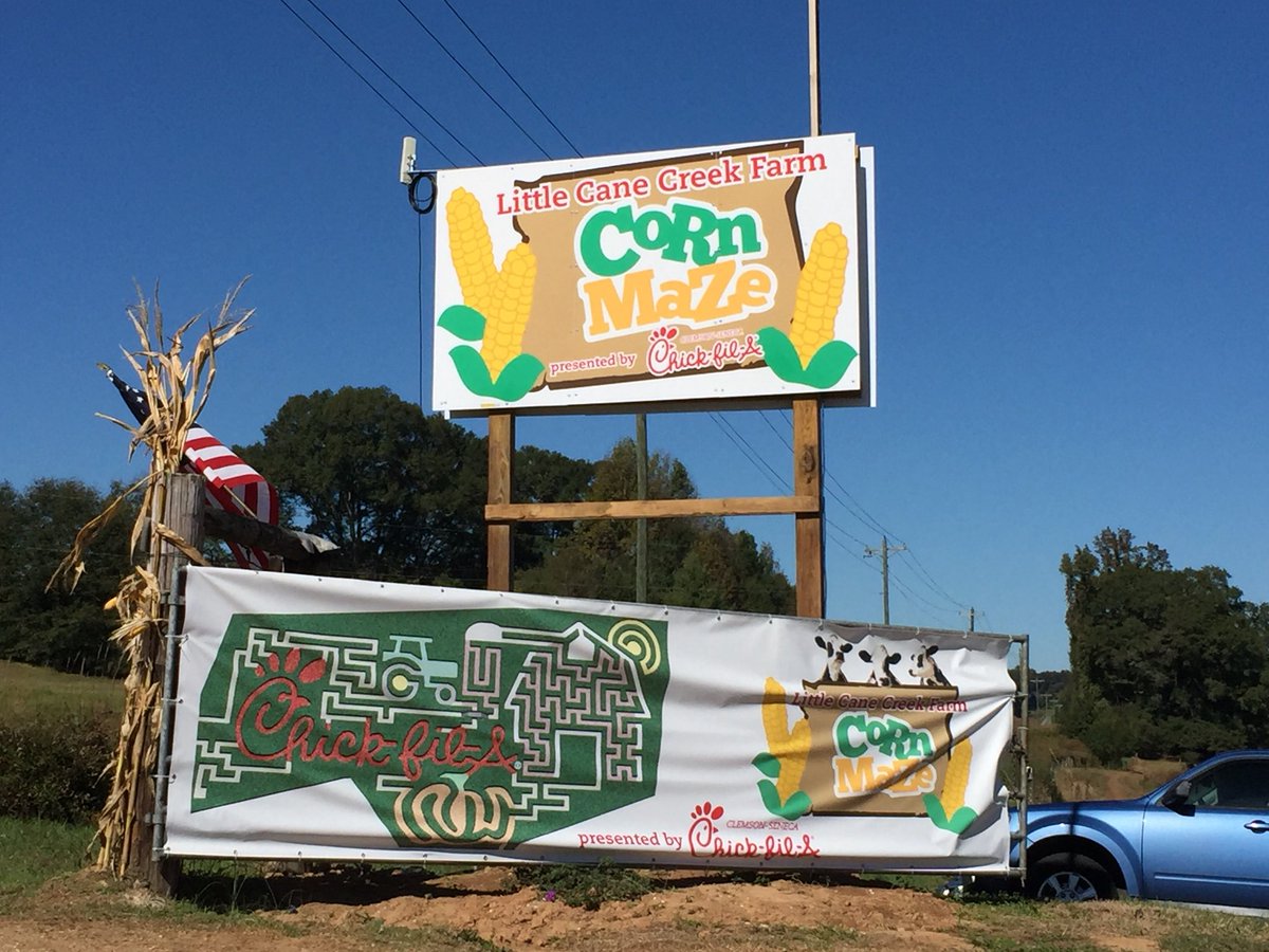 k9kayaks's tweet photo. @OconeeSC_school @WOMS_warriors1 #MrsAdams #FunctionalClassroom What a fun day at the #LittleCaneCreek #Cornmaze perfect #fallday https://t.co/gqG0Twyda2