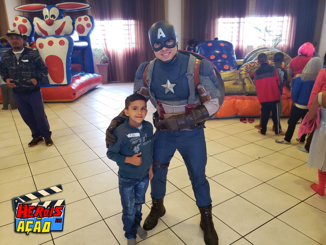 EmHerois's tweet photo. @ChrisEvans I m captain America in brazil.I have a group pf super heroi that visite chirldrens with cancer in  hospital. https://t.co/tLra1zpRpR
