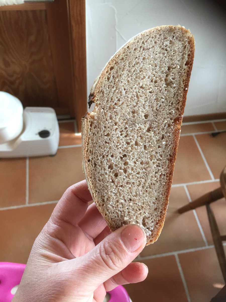 naonao4288's tweet image. お初ライサワー種で田舎パン作りました。
ライ麦美味しい。#Landbrot #yummy #homebread #homebeaker #Bread #サワードゥ #ラントブロート #お初ライサワー