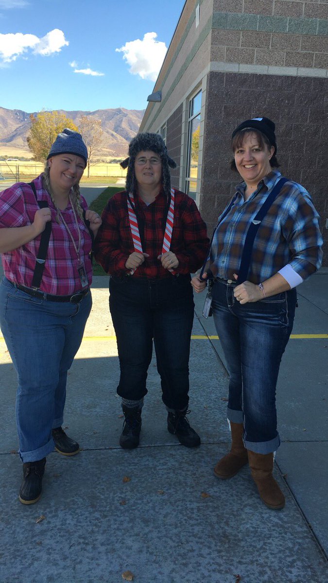 Seeing double? It was twin day today at Cooper Canyon Elementary in celebration of Red Ribbon Week. It’s better to be a buddy not a bully! #ccesleaders