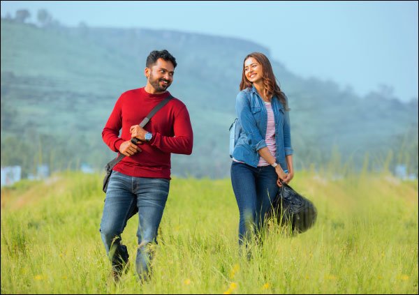 KarthiFans24x7's tweet image. #Karthi17 New Stills 😍❤❤

தலைவா உங்கள் திரைப்படம் தேவையில்லை உன் புகைப்படம் போதும் உங்கள் அழகை வர்ணிக்க வார்த்தைகளே இல்லை 😘😘😘

#K17firstlook #DevFirstLook #Dev 
#MakkalNaayagan #KARTHI @Karthi_Offl @Rakulpreet @RajathDir @PrincePictures_
@RelianceEnt