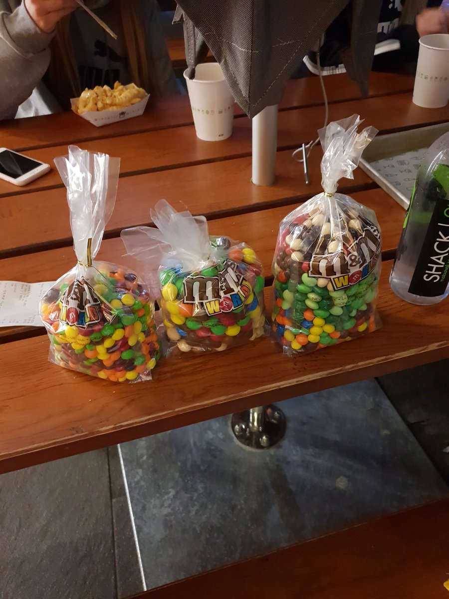 SoldiersisterRB's tweet photo. $80 of M&amp;M's. Ready for the flight out of Vegas tomorrow. https://t.co/wkQHhkPvuV