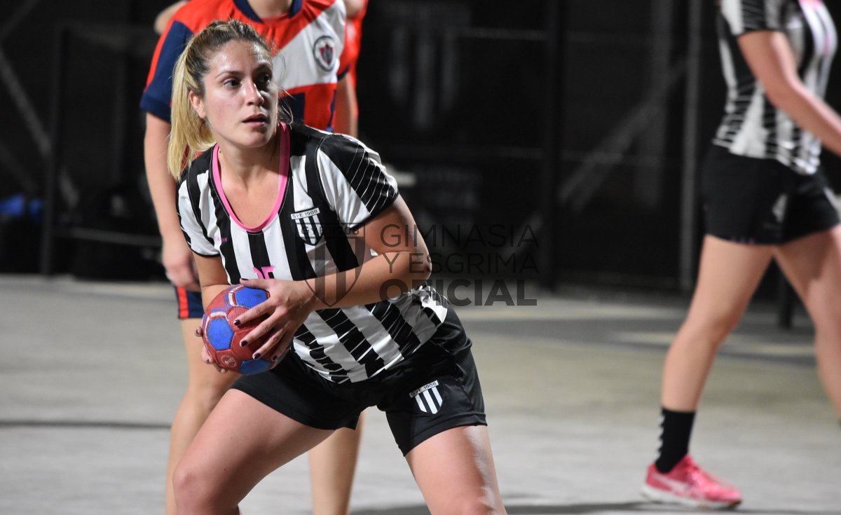 GimnasiaMendoza's tweet photo. #Handball

#Gimnasia 21 #RussellA 19 📸🐺💪 https://t.co/7hP28wJ9Yg