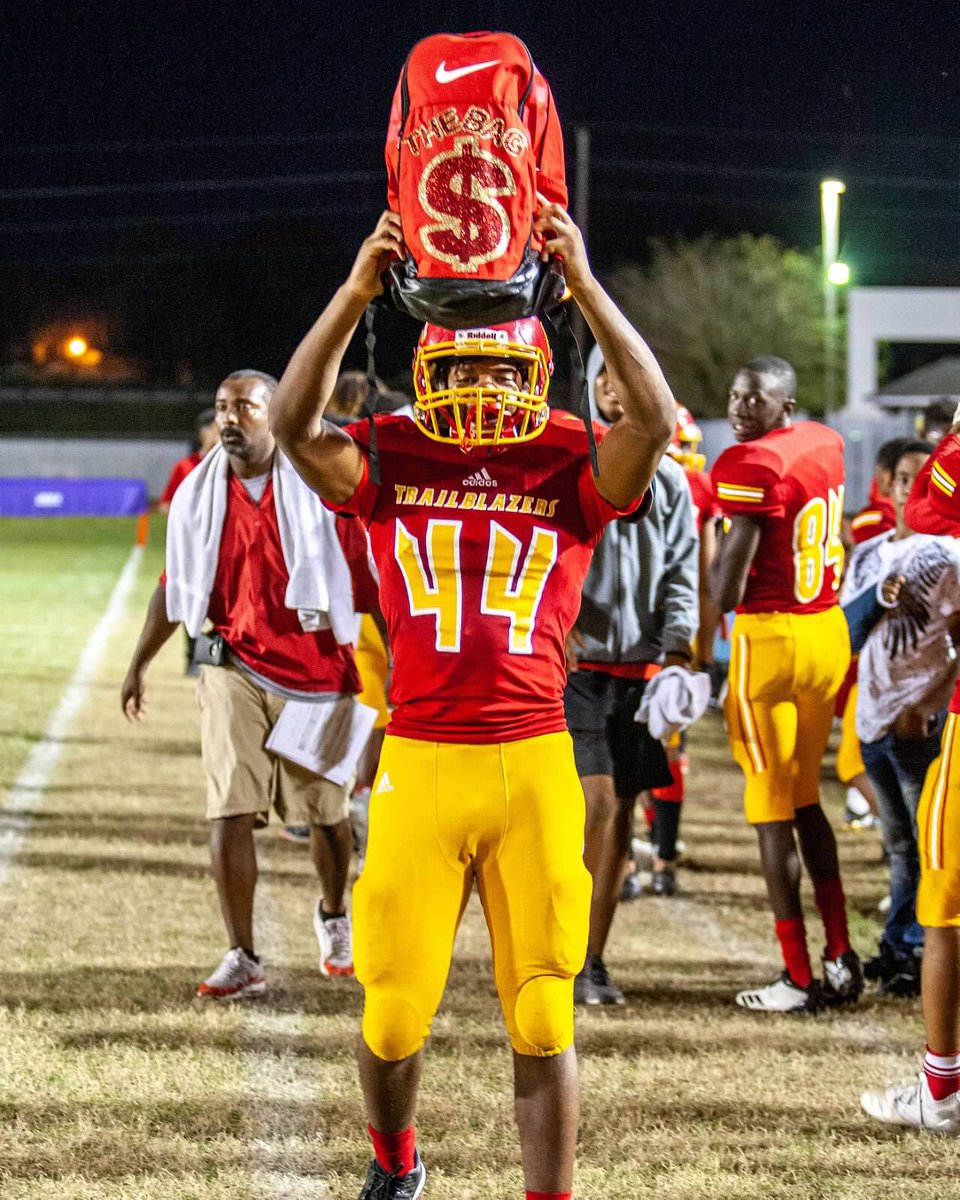 CoachTCaheeII's tweet photo. The #TurnoverBag was REAL last week, forcing “5” takeaways. We practice and we preach turnovers, and my kids have been producing. ⛓ #ChainGang ⛓. #TTG #ForcedFumbles #Interceptions #StripSacks #BigHits #11MenToTheBall https://t.co/kpMgiQPmwq
