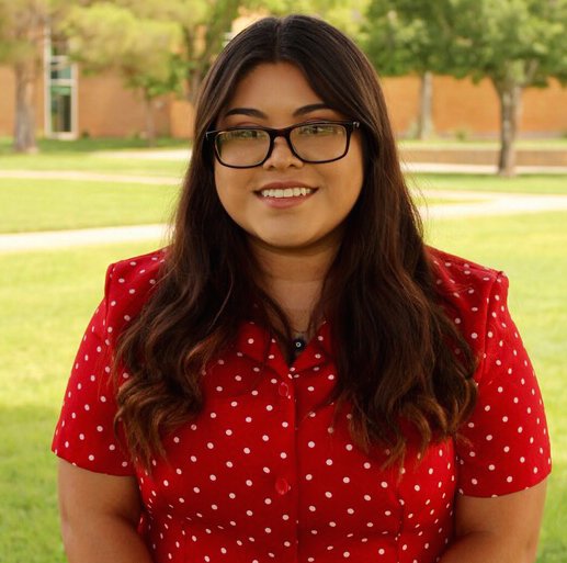InsightCommDSU's tweet photo. Valerie De La O is a junior media studies major. She is from Los Angeles and hopes to be a creative director for higher education for a university in California. She is currently the design editor for the Dixie Sun, a resident assistant, a design intern and a radio DJ on KXDS. https://t.co/EvyUQmzryB