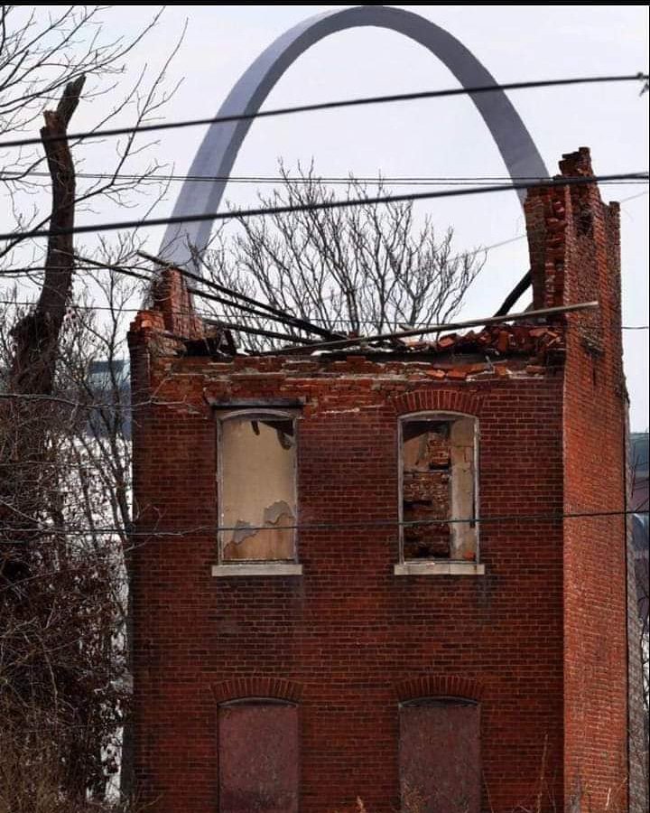 K2RocksSTL's tweet photo. What a powerful image. #STL #DemControlled #VoteEmOut @MarcCox971 @scottfaughn https://t.co/WtucWri75m