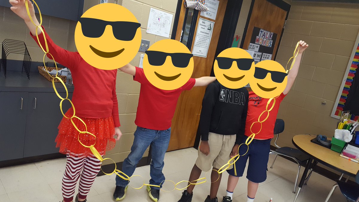 brittany_sing12's tweet photo. Students worked to see which group could create the longest chain...using only 1 piece of paper.  Interesting reflection afterward about the different strategies each group used #teambuilding #eMINTS #baldwinproud https://t.co/Zta3sVUx27
