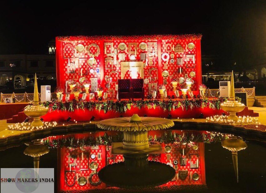 vikrant3232's tweet photo. Décor like this exhibits the magnanimity of the efforts #teamSMI places in brainstorming and digging up such unique ideas.#weddingaffair #weddingtrends #weddingsutra #weddingideas #wedmegood https://t.co/bPlcU44ecW https://t.co/kgOHMf7uLm
