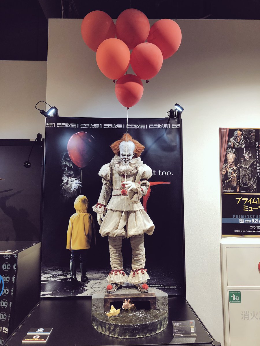 8raku8's tweet photo. 先日見���きたこのペニーワイズフィギュア(と言っていいのかこのサイズ感はもう)の写真をよほど無言でitさんに送りつけるかどうかで小一時間ほど悩んでやっぱり失礼かもしれないと思い自重したわけで ツイッターに載せます
ちなみにこれ22万で販売しているものでした マジか… https://t.co/1cLBK7QBXN