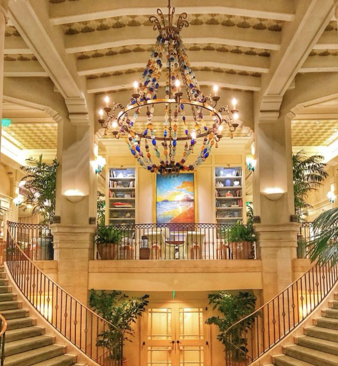 Planned your holiday party yet?  We know the perfect oceanside venues.  #hotelcasadelmar #holidayparty #Christmasparty #desserts #lhw #newyearseve (entrance lobby photo by @worldtraveladventurers )