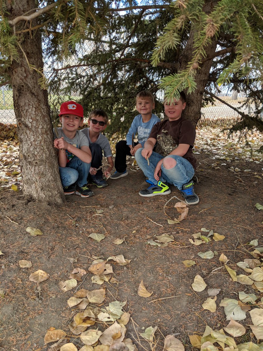 mrsagillespie's tweet photo. @ABDaleySchool the grade 2's celebrated #getoutsideday with a chance to just get out and play! Part 2 https://t.co/EW16RNQk4b