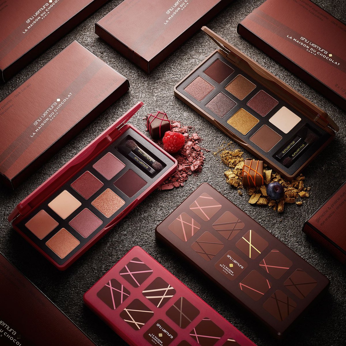 frontrowjp's tweet photo. 💄プレゼント💄
チョコとコスメの甘～いコラボ🍫
シュウ ウエムラとラ・メゾン・デュ・ショコラのコラボコレクションが11月１日発売💋

コレクションのリップ３色＋パレット１種の現品セットを３名様に

当ツイRT＆当アカフォローで応募完了
11/5〆。詳細は⇒https://t.co/TncaDVsnne 
#シュウウエムラ https://t.co/ieeJc7zNfN