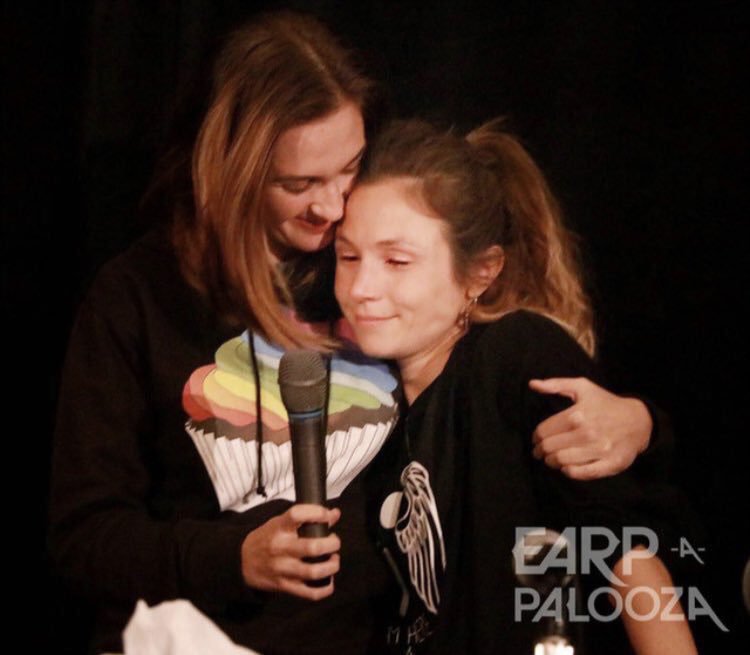 Day 26 without  #WynonnaEarp   Their hugs are always so precious. I'm: soft #WayHaughtWednesday