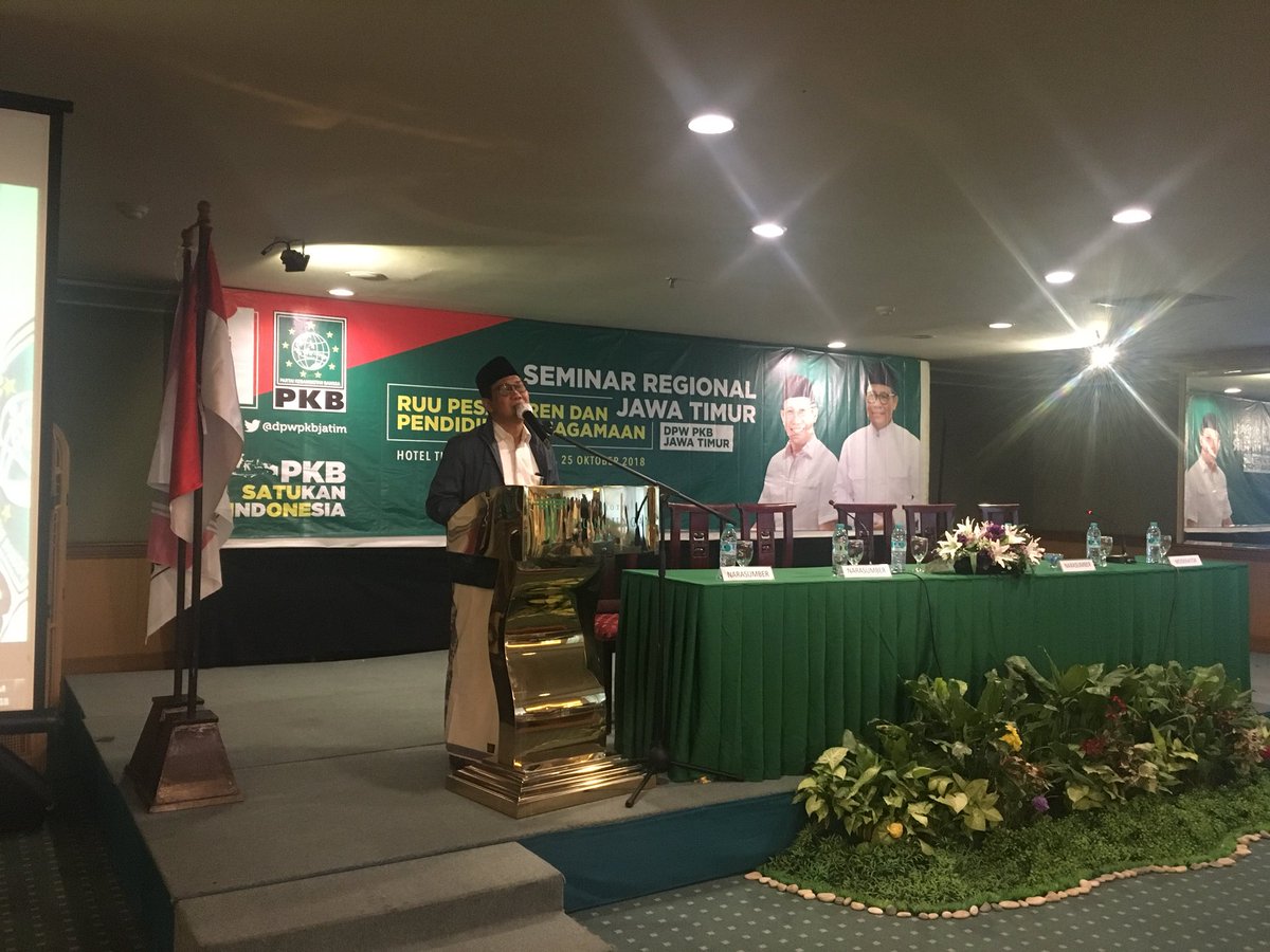 halimiskandarnu's tweet photo. Sudah menjadi bagian dari kewajiban dan tanggung jawab kami mengawal aspirasi para Kiai dalam penyempurnaan RUU Pesantren dan Pendidikan Tinggi. Semoga kegiatab kita hari ini dicatat sebagai amal ibadah dan bermanfaat untuk pesantren.
#PKBKawalRUUPesantren https://t.co/SmO9Mw9MxR