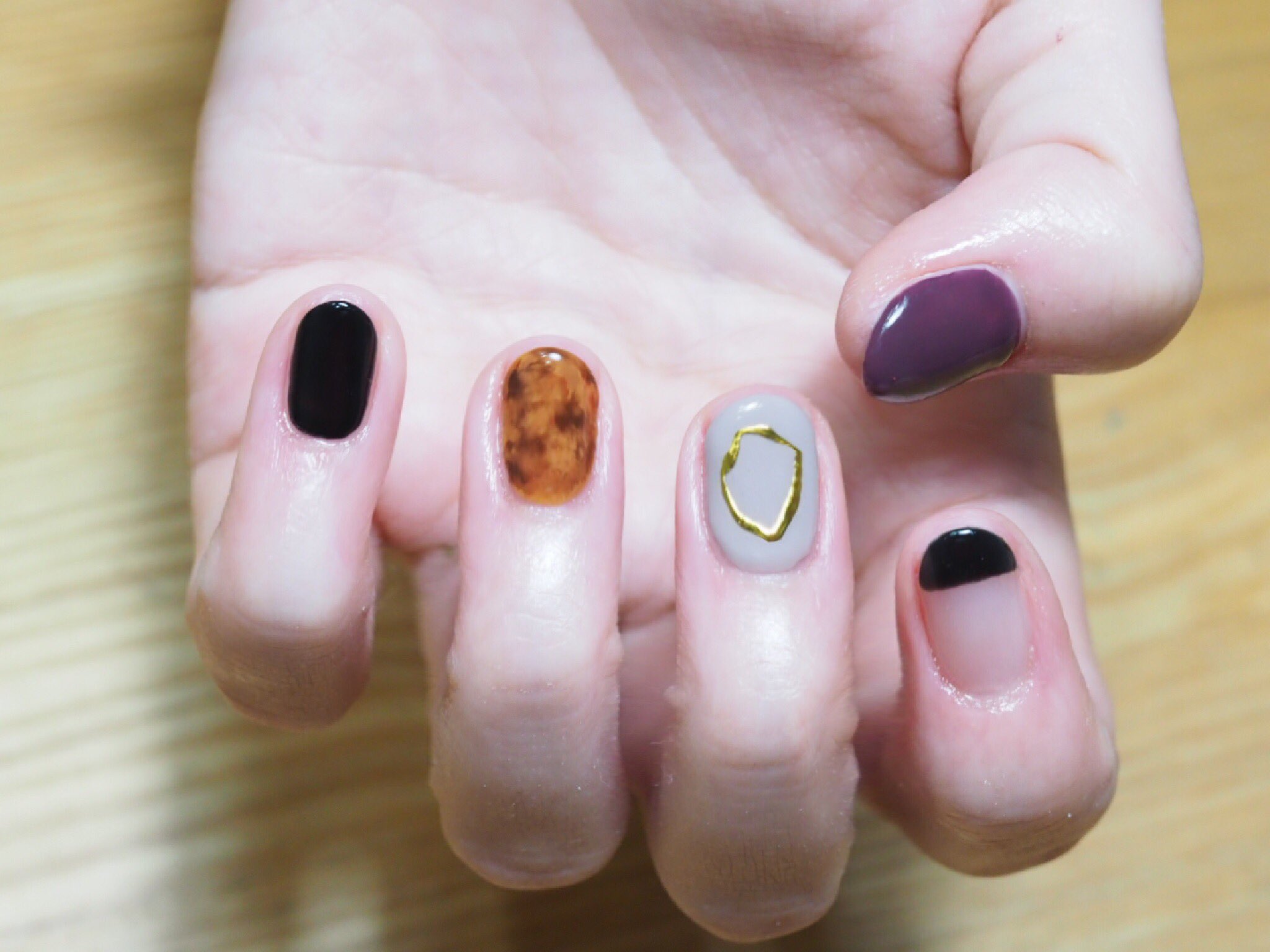 Nail Yumihari ちょこっとモードな秋のべっ甲ネイル 黒のちょこっと使いにはまっております 6800です ネイル ネイルデザイン ショートネイル ナチュラルネイル ニュアンスネイル 秋ネイル シンプルネイル ベタ塗り モードネイル Nail Yumihari ちょこっとモードな秋のべっ甲ネイル 黒のちょこっと使いにはまっております 6800です ネイル ネイルデザイン ショートネイル ナチュラルネイル ニュアンスネイル 秋ネイル シンプルネイル ベタ塗り モードネイル