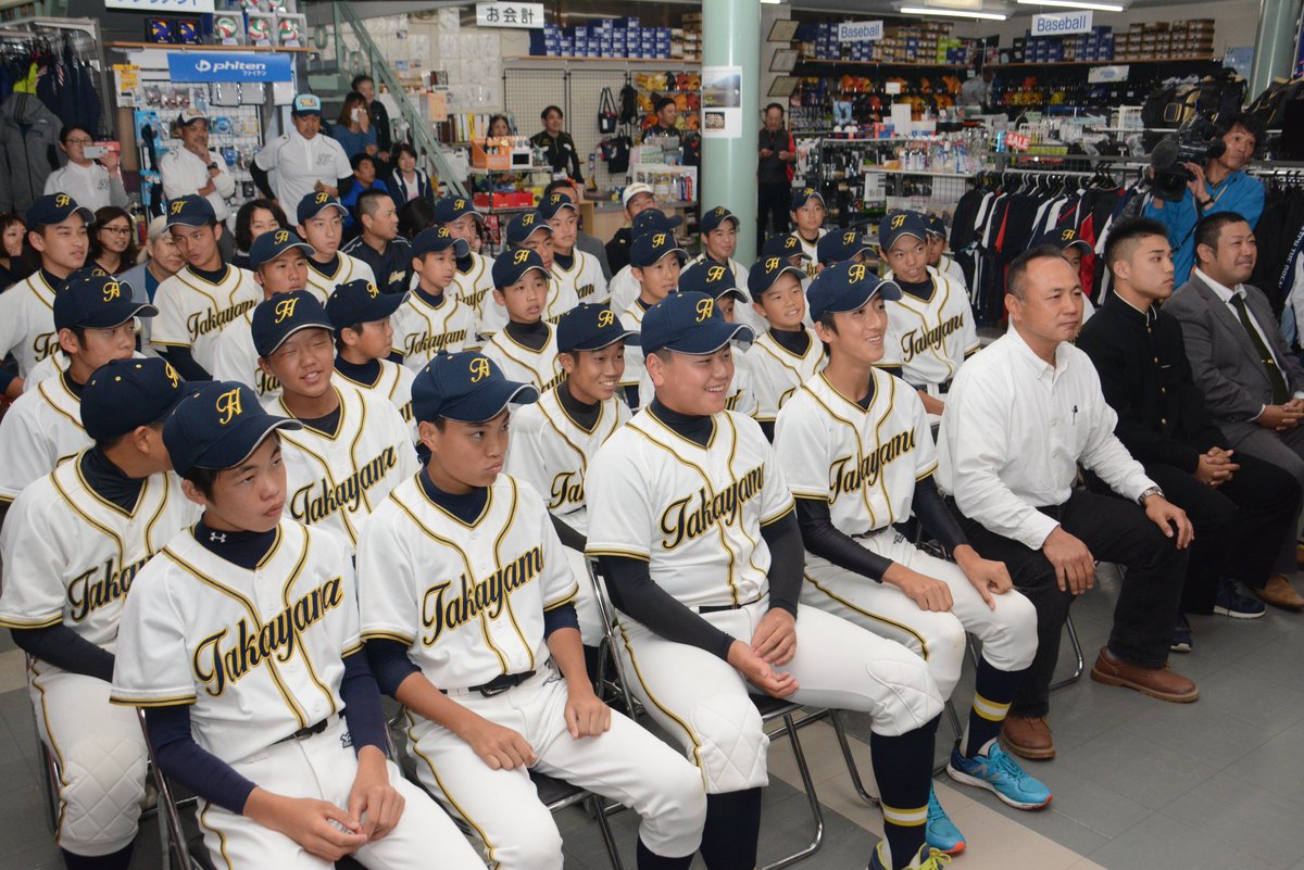 asahi_gifu's tweet image. 根尾君、ドラゴンズが交渉権を獲得。高山や飛驒では、ボーイズ時代の後輩らが見守っています。＃岐阜　＃高山　＃飛驒　＃根尾　＃中日
