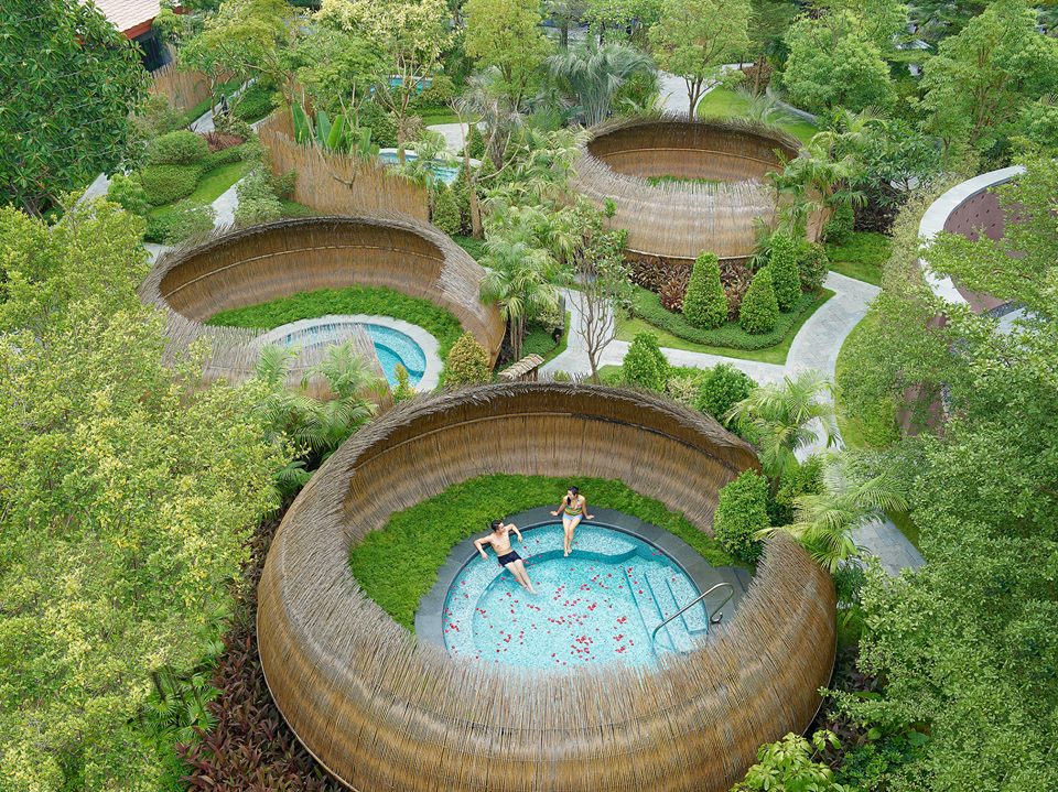 😍 Spot for two? 
We’ve found the one for you. Reach new heights of relaxation at Dusit Devarana Hot Springs &amp; Spa Conghua, Guangzhou. For more information bit.ly/2QcrWzc #china #guangzhou #dusit #spa #relaxation #hotels