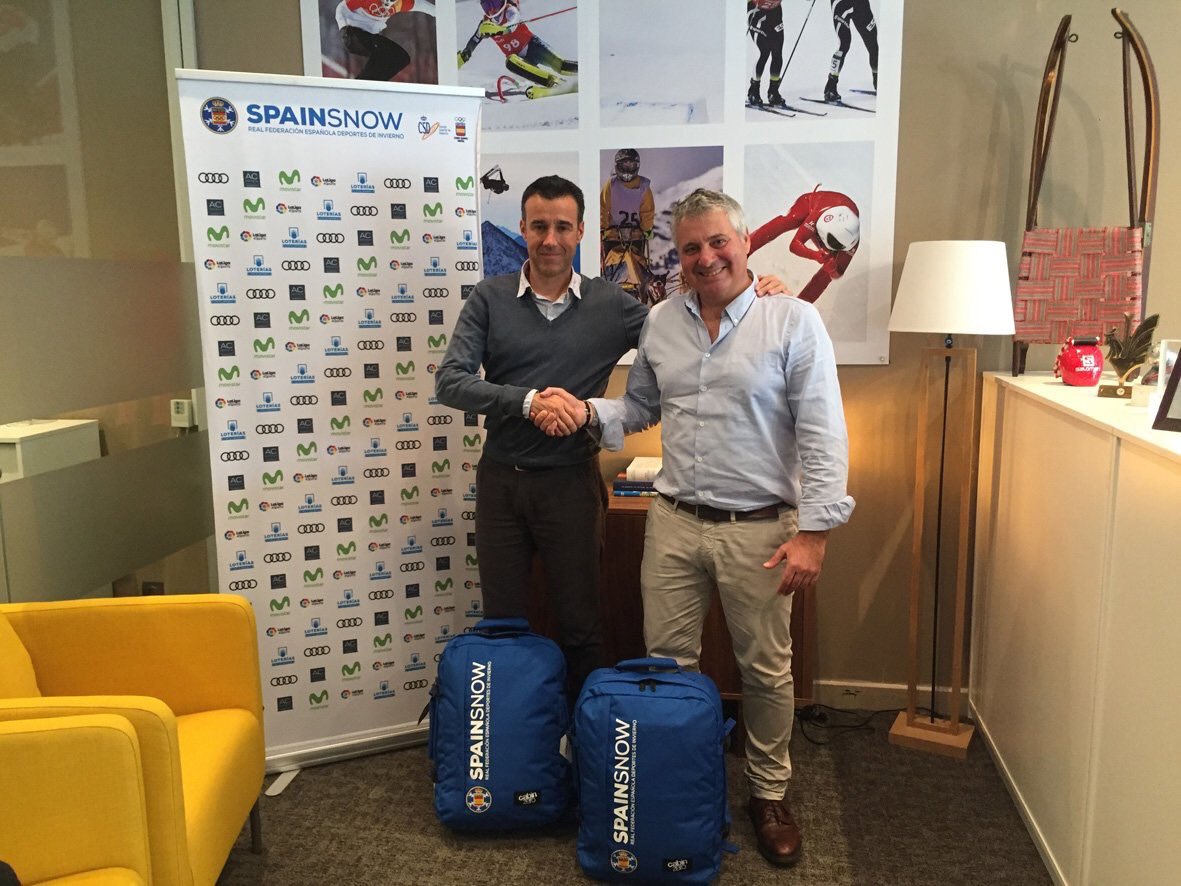 Esta temporada todos los que contraten el seguro spainsnow.es tendrán un descuento del 20% al comprar la nueva mochila Cabin Zero SPAINSNOW hasta agotar existencias! Corre! No te quedes sin la tuya!!! 🏂⛷🏂⛷ #spainsnow