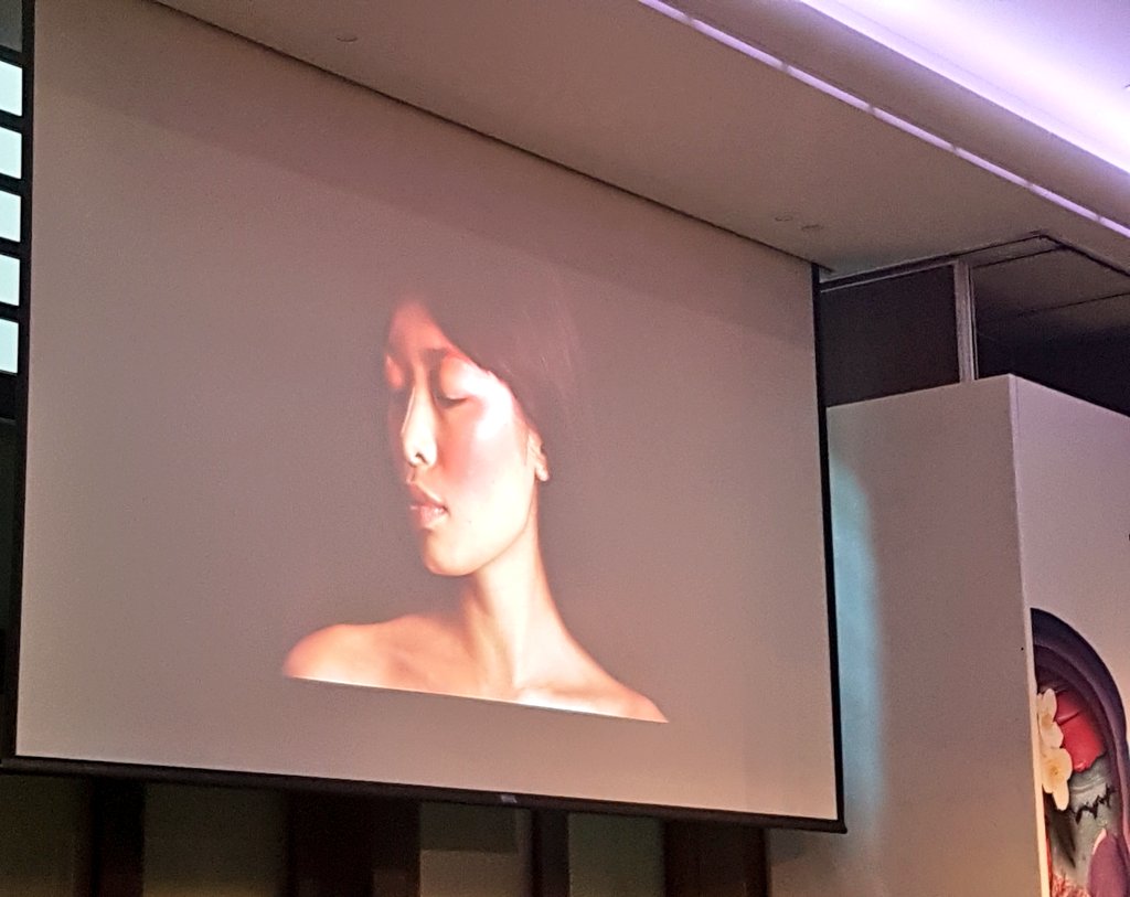 mybeautynome's tweet photo. Absolutely fascinating talk by Lauren Bawker of #Unseen on changing the way the world uses #colour : #blush that blushes with you #haircolor that changes with pollution levels #freckles appear/disappear on the sun @incosmetics #formulationsummit #INCFS18 #datadrivenbeauty https://t.co/PYrigYPCMy