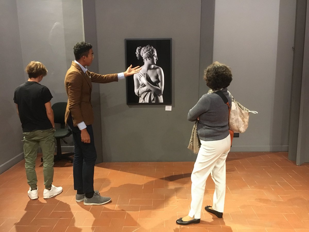 RenataABruschi's tweet photo. #settimanadellaBellezza a #Grosseto i ragazzi della #3H #PoloAldi illustrano le opere di #AurelioAmendola fino al 28.10. Mostra aperta al #MuseoArcheologico. Vi aspettano!! https://t.co/mTf8ex5qkm