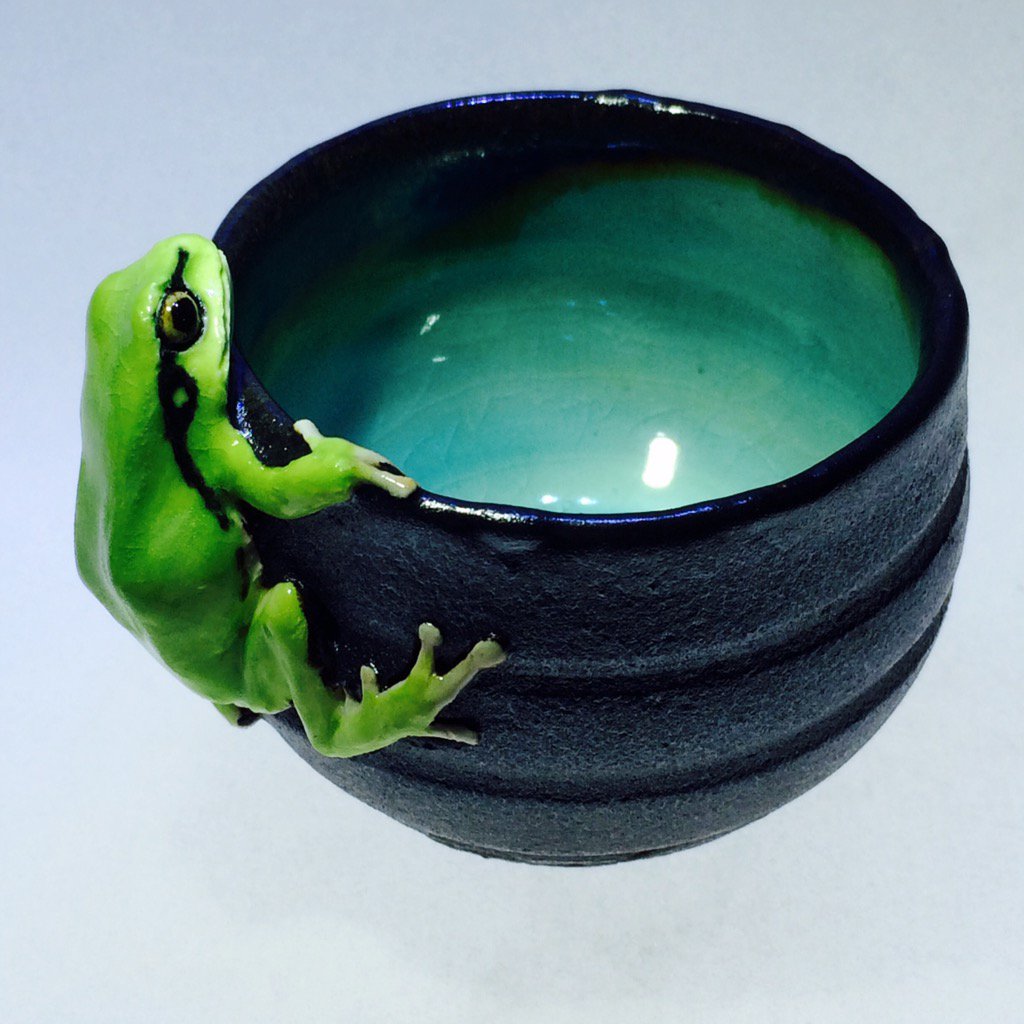 今夜の御神酒 陶芸家・腰越祐貴さん作 アマガエルのぐい呑 これで呑み