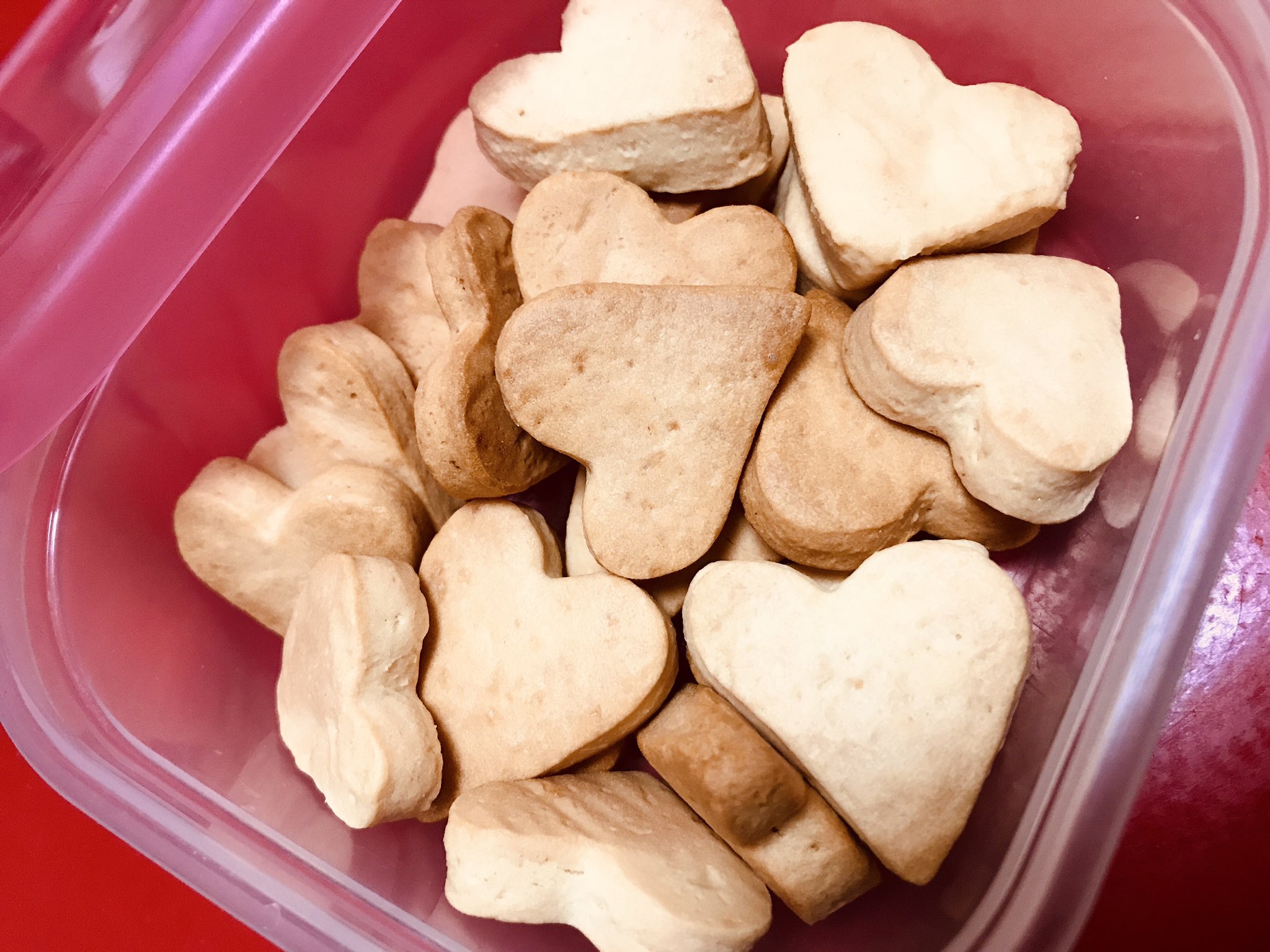 大西亜玖璃 クッキーを食べたくなって作ってみました せっかくなのでかわいいハート形 虹ヶ咲のみんなと食べたよ 食べてくれてありがとう T Co Artetrd6dd Twitter