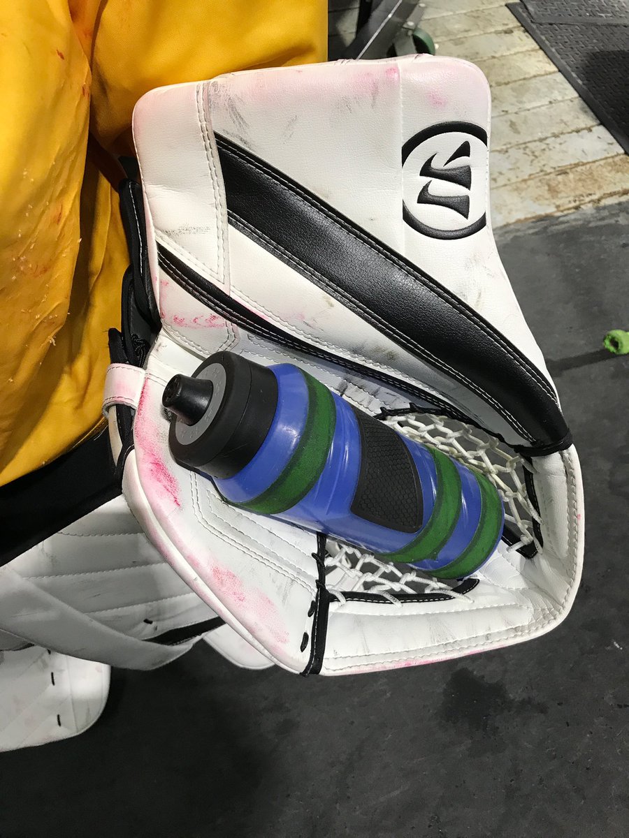 Mrs_JHancock's tweet photo. @WarriorHockey our association painted the nets and didn’t let them dry before practice... any suggestions?? #brandnewG4s #whatsagoalietodo #snokinghockey https://t.co/C6g5mKYHqa
