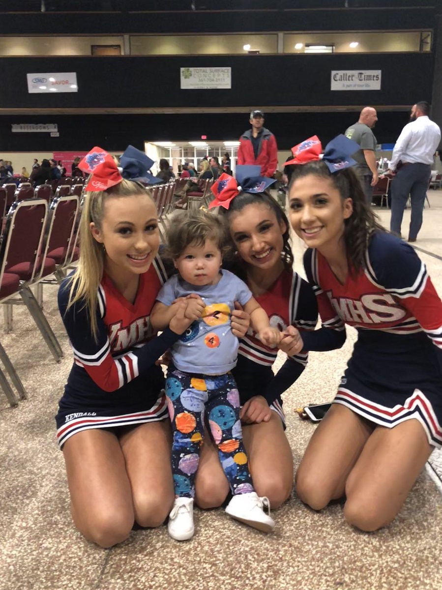 MrsCoach_V_'s tweet photo. Viviann saw so many cheerleaders and dancers tonight that she was starstruck! Thanks girls for being so sweet to our little eagle and taking a picture with her 😍❤️🦅💙

 @CheerVmhs https://t.co/7QKxaBD8xt