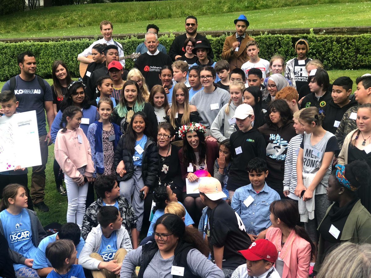 PM @jacindaardern hosted 60 kids for picnic on her back lawn today, and took time to talk to them all about what matters most for child and youth wellbeing! #listen2kids  #child&youthwellbeing #rockstar