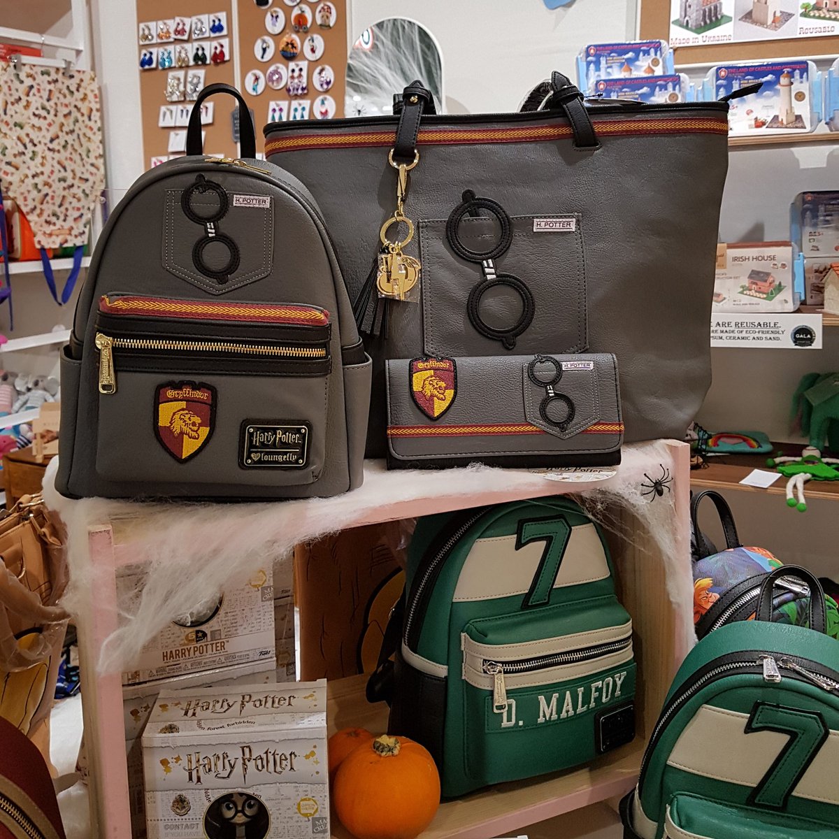 Harry Potter Backpacks & Wallets are back in stock. Be quick! They won't last long! 😳
#harrypotterfan #harrypottergift #harrypotter #backpacks #wallets #kidstore #kidsgiftideas #teengifts #teens #kidlife #teenlife #womens #loungefly #quirkystuff #quirky #backinstock