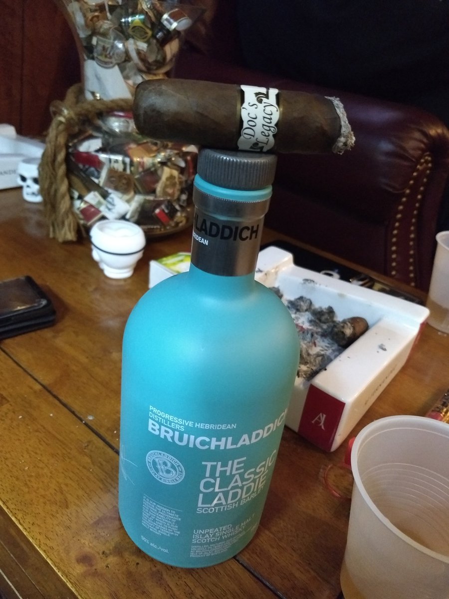 SirGarBoyz's tweet photo. Cigar of the Week #Doclegacy #HechoaMano @moises_cigar #cigarlife #botl #sotl #pbso #pssita #sigarboyz #theclassicladdie #bruichladdich https://t.co/t0DzqbUzKY