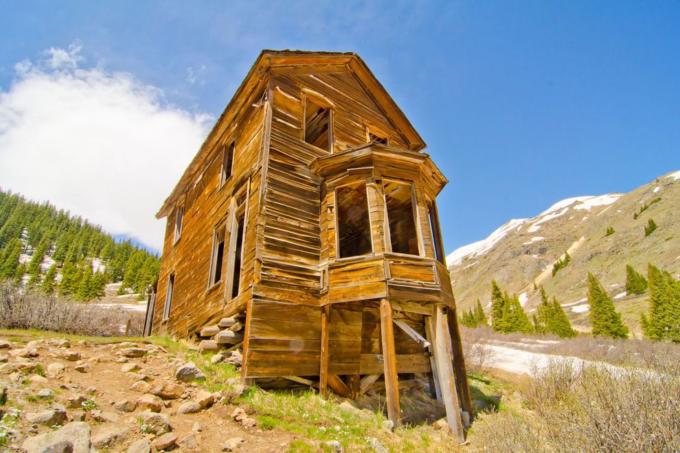 aTravelCompanio's tweet photo. 10 ghost towns you need to see when driving #Colorado https://t.co/buund7fQIB #AnimasForks https://t.co/FS7S00CSUr