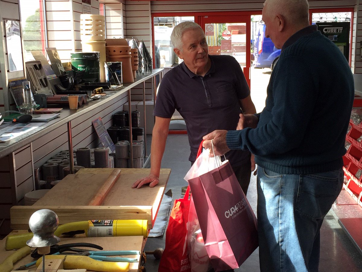 Burton_Roofing's tweet photo. TBT to the Fantastic #Leadworking demos provided by @JamestownMetals at our recent #Roofing #Roadshow.
Don't forget along with #RolledLead we stock all the lead #Roofing ancillaries including clips, underlays, nails, batten roll, patination oil, lead slates & expansion joints! https://t.co/DRqQeKP9BI