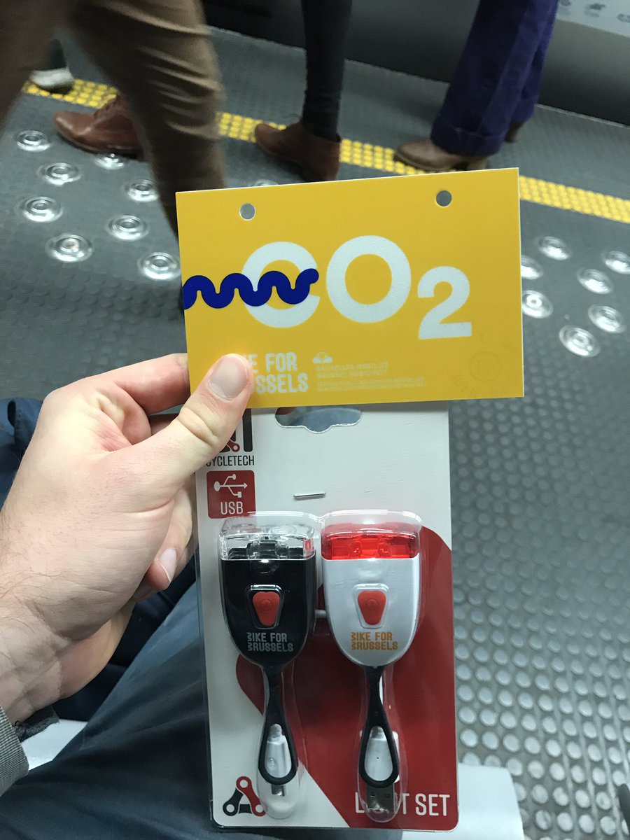 Free bike lights distributed a bit evereywhere in Brussels : google.com/maps/d/edit?us… #Brussels #Mobility