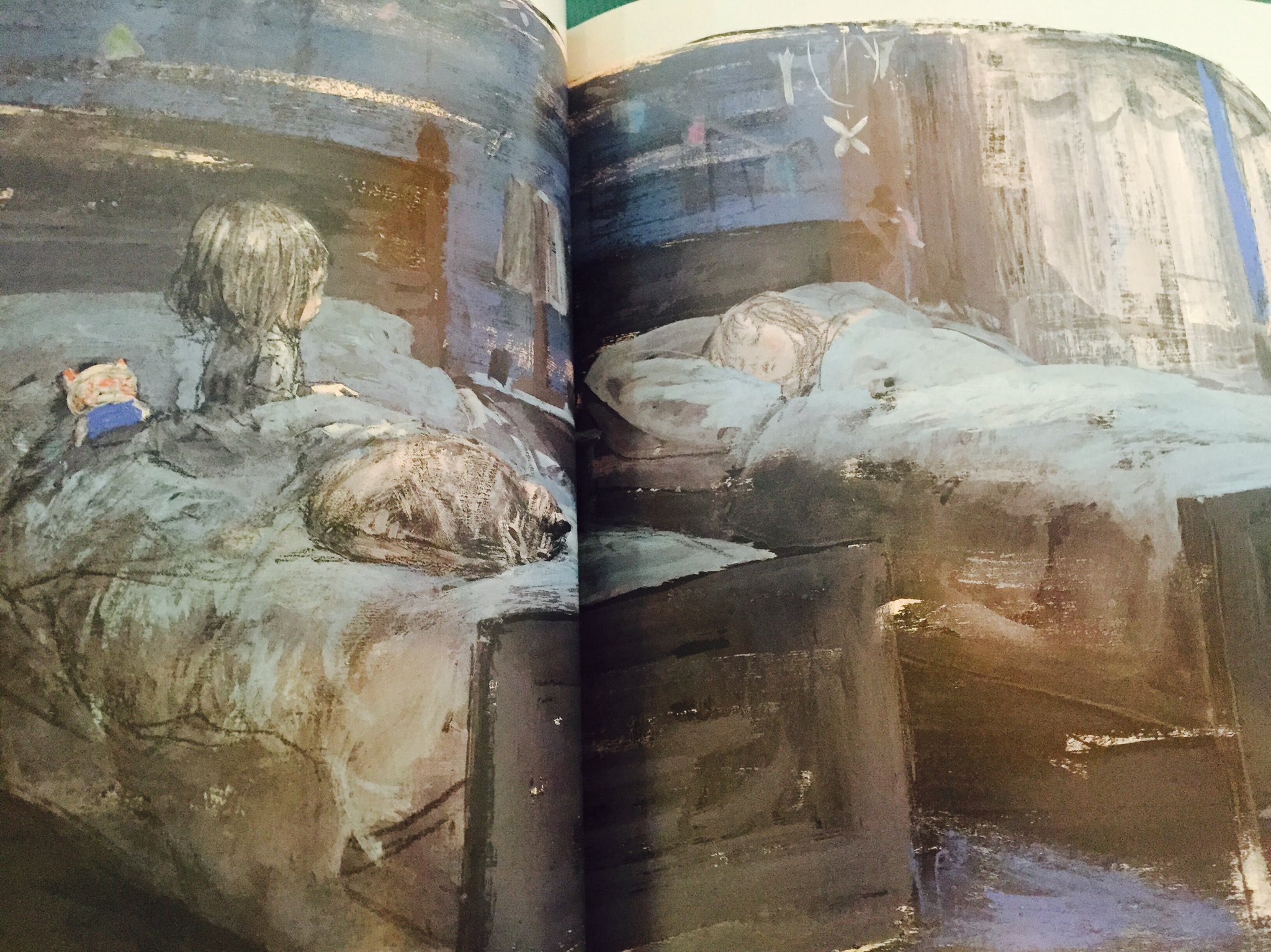 おひさまゆうびん舎 Twitterissa はんなちゃんがめをさましたら 酒井駒子 偕成社 ある日はんなちゃんが 目を覚まして起き上がってみたらまだ夜だったんですって 初めての1人の夜の時間 静かで でもなんだかとっても温かな絵本 小さい子の体温までが伝わって