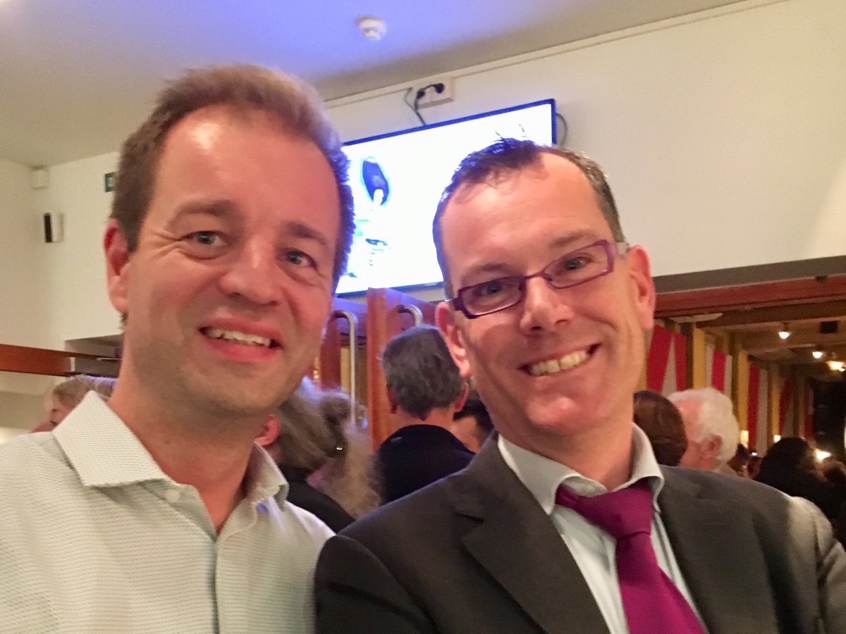 StevenHeelEven's tweet photo. Als #ArnautVanDenBossche management onder de loep neemt, levert dat heerlijke analyses op. Lachspieren zijn terug soepel en relativiteit der dingen is weer glashelder. #Held 
#CCSintNiklaas #WeNemenUwSuggestieMeeMaarNaarWaar? https://t.co/PM2Lm0BJzA