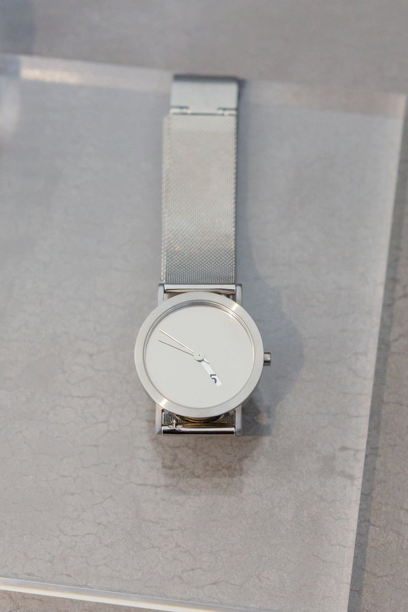 Fashionsnap Com インスタグラマー でデザイナーのkurumiが手掛ける Krm が初のアパレルを発表 Normal とコラボレーションしたオールシルバーカラーの腕時計も T Co W5dsup0hjq