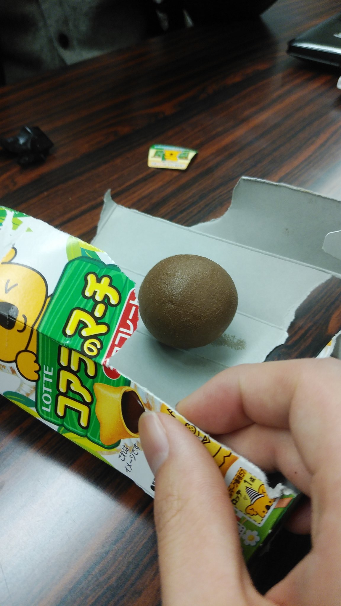 たっくん コアラのマーチ たくさん振ると 玉になる 笑 コアラのマーチ 振るとどうなる 丸くなる 味は美味かったよ 食感はクランキー たっくん コアラのマーチ たくさん振ると 玉になる 笑 コアラのマーチ 振るとどうなる 丸くなる 味は美味かったよ 食感はクランキー