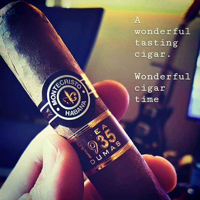 umeboshibuster's tweet photo. A wonderful tasting cigar. Wonderful cigar time
buy @montefortunacigars
#cigar
#葉巻
#dumas
#montecristo
#linea1935 https://t.co/blYh6y7adh https://t.co/Z5VxPe4gdq