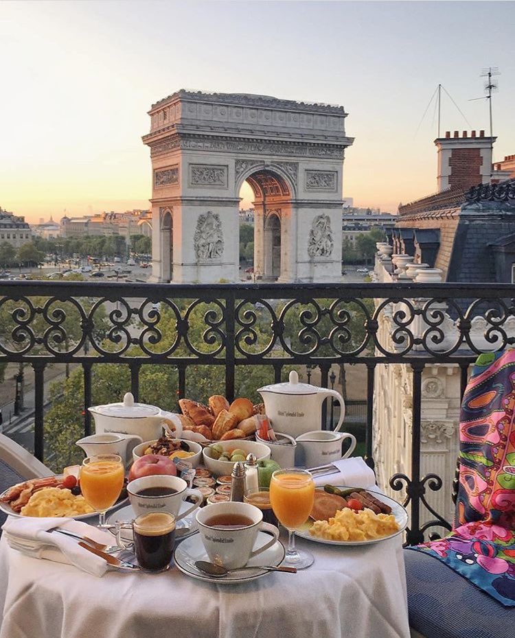 Jmmelaa's tweet photo. Bonjour Paris https://t.co/9BG77f2bTa